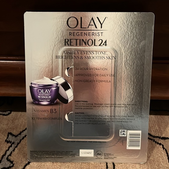 OLAY 2-Pack Regenerist Retinol 24 + Peptide Night Face Moisturizer, 1.7 oz each - Picture 3 of 3